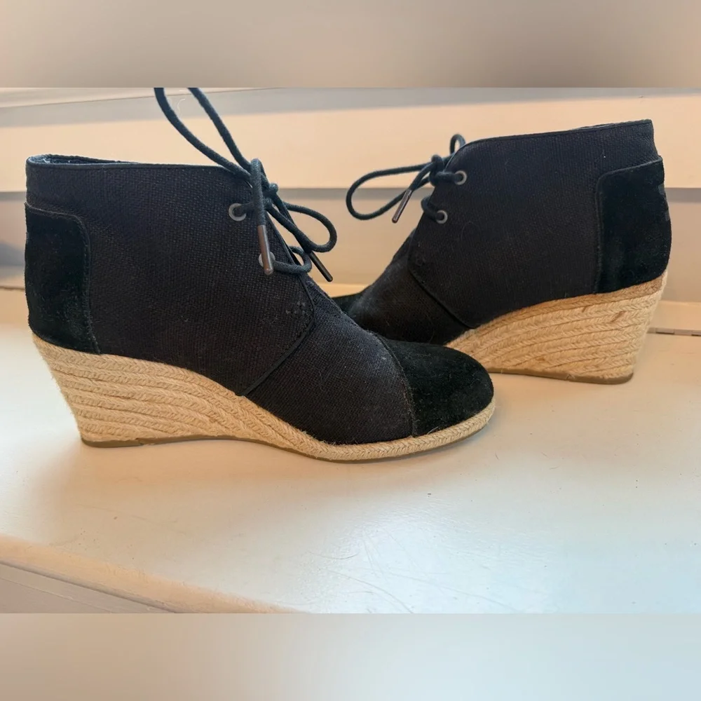 Toms chic black